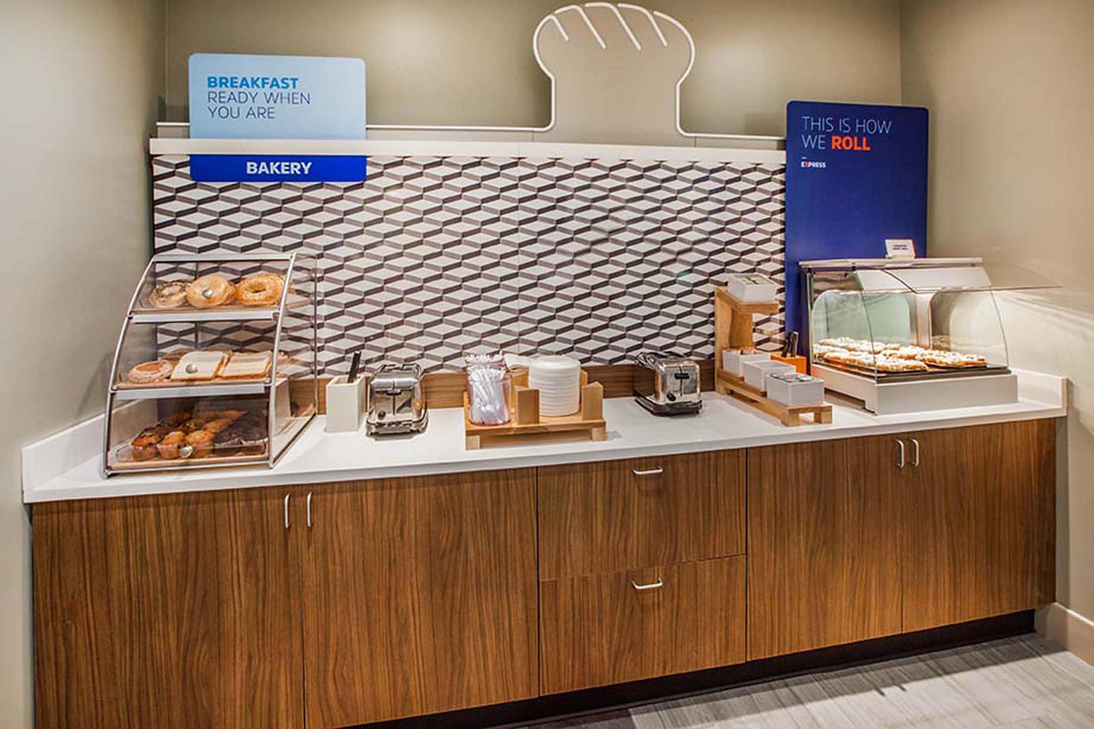 Holiday Inn Express Niles By Ihg Bagian luar foto