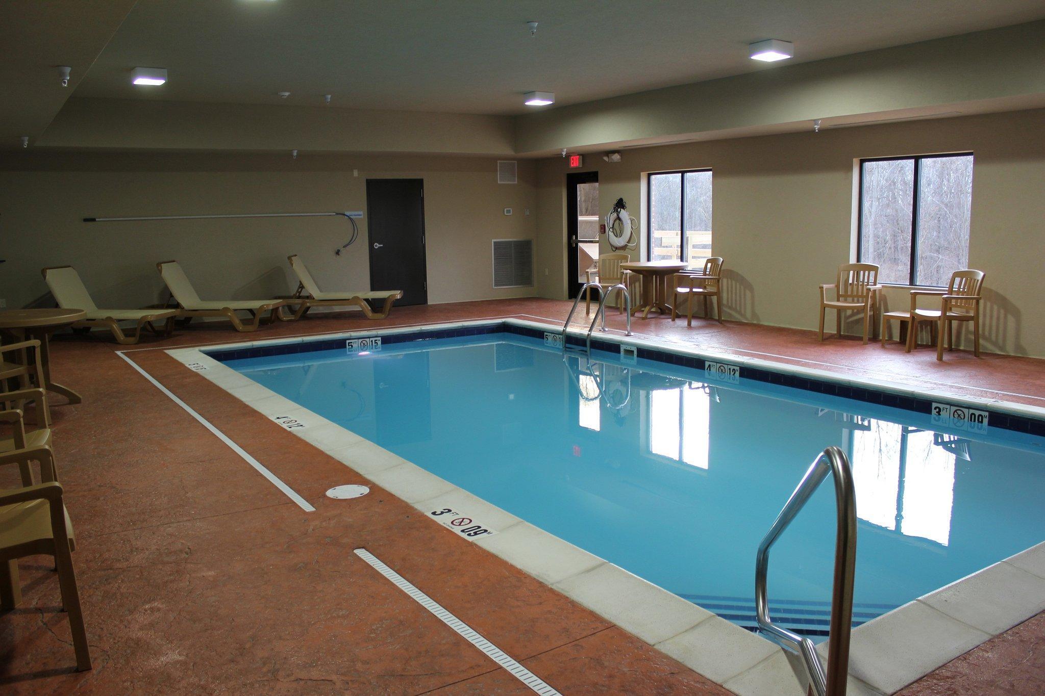 Holiday Inn Express Niles By Ihg Bagian luar foto