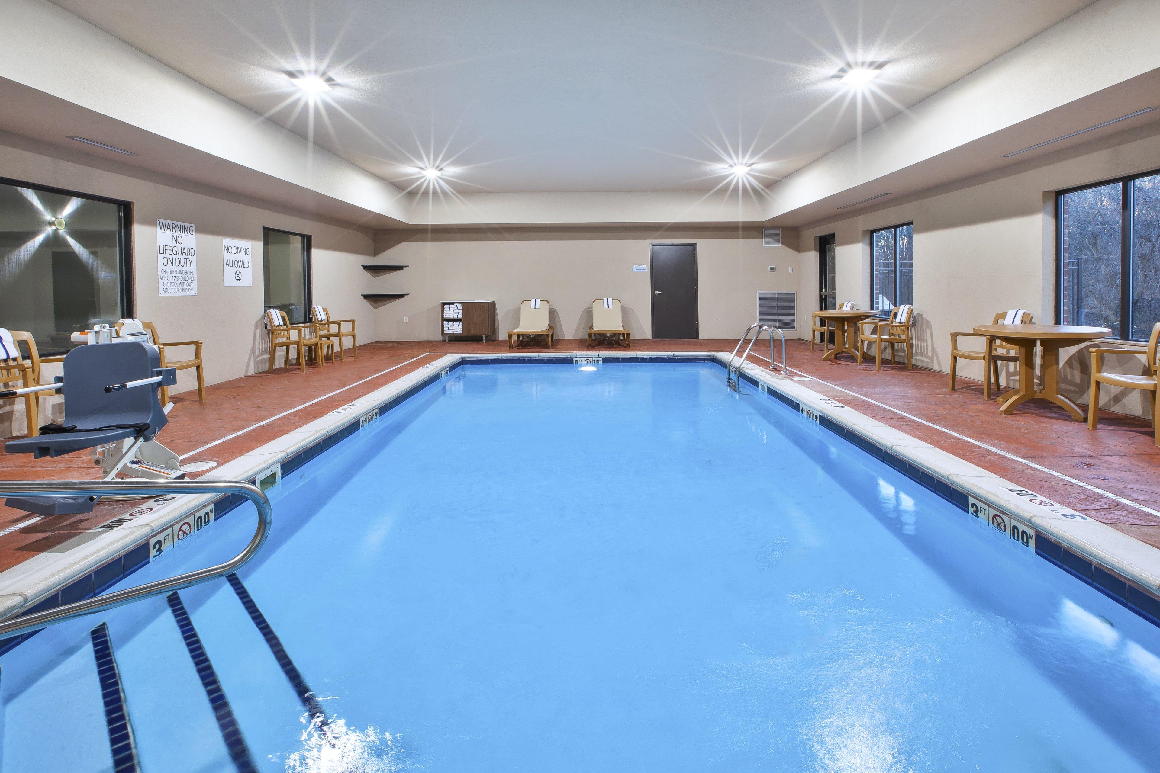 Holiday Inn Express Niles By Ihg Bagian luar foto
