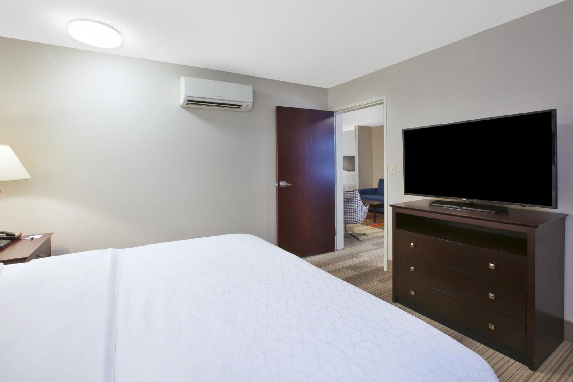 Holiday Inn Express Niles By Ihg Bagian luar foto