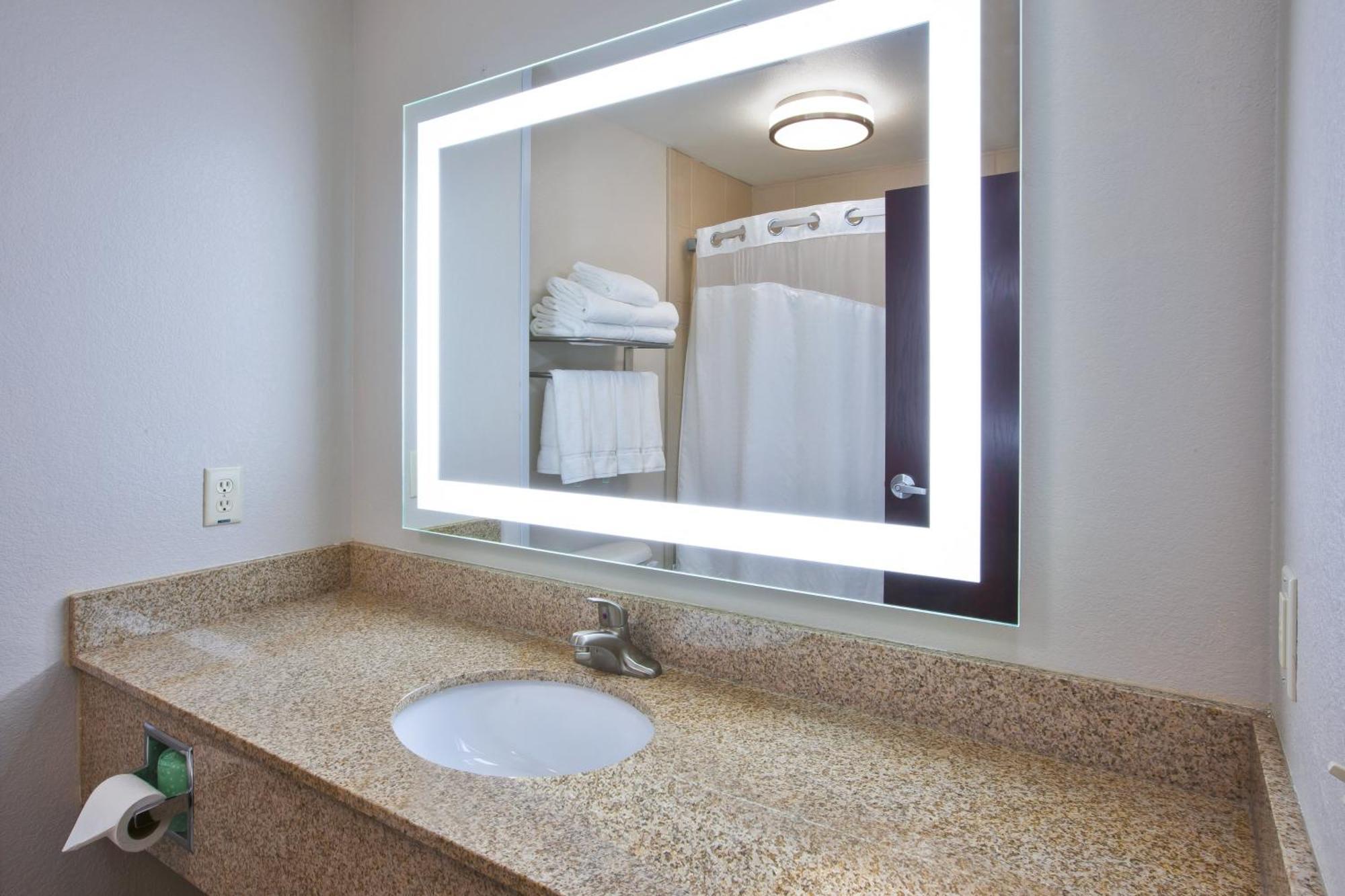 Holiday Inn Express Niles By Ihg Bagian luar foto