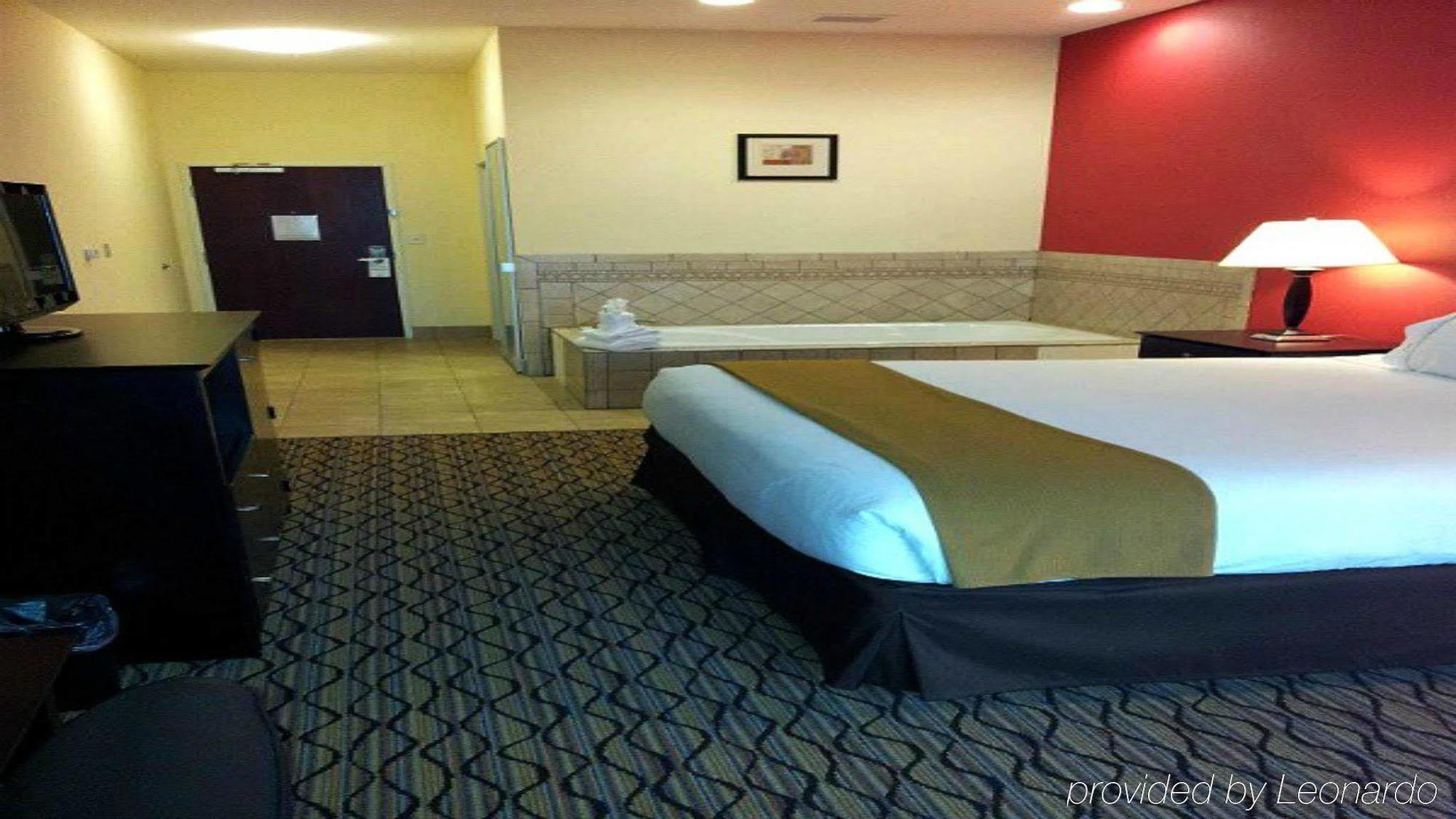 Holiday Inn Express Niles By Ihg Bagian luar foto